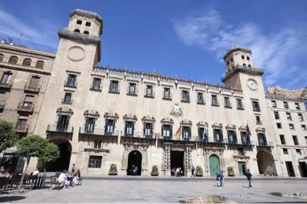 Bright Flat With View To The Castle And The Museum Leilighet Alicante Eksteriør bilde